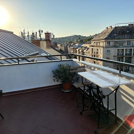 Bright & Spacious Home In Buda ブダペスト エクステリア 写真