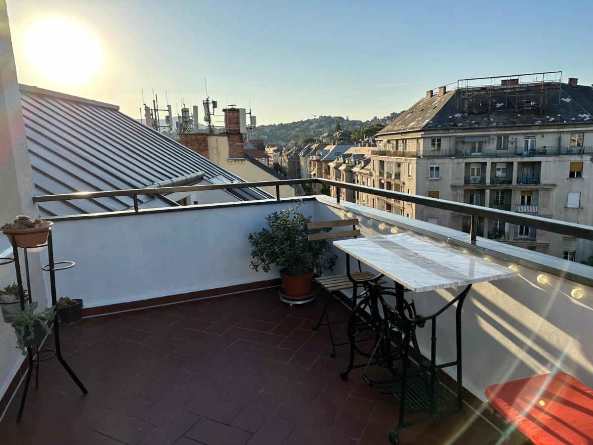 Bright & Spacious Home In Buda ブダペスト エクステリア 写真